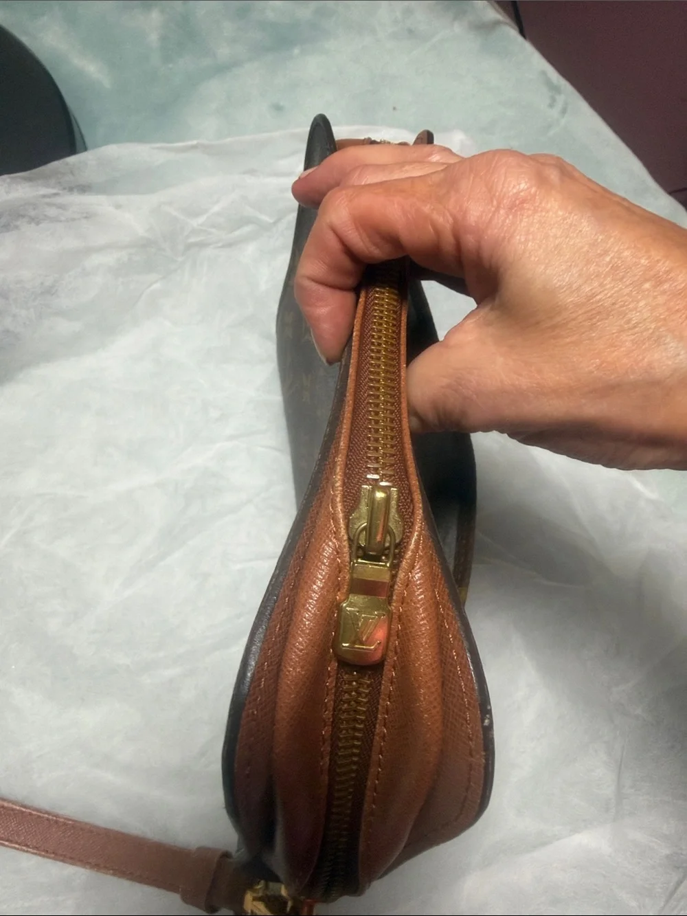 N/A wristlet zip carry